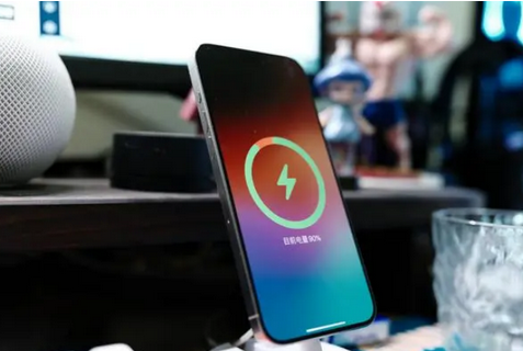 桐梓苹果15换屏服务分享用什么充电器给iPhone15充电更好 